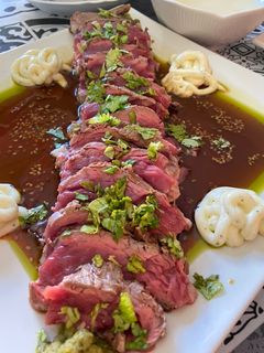 Una foto de Tataki de ternera