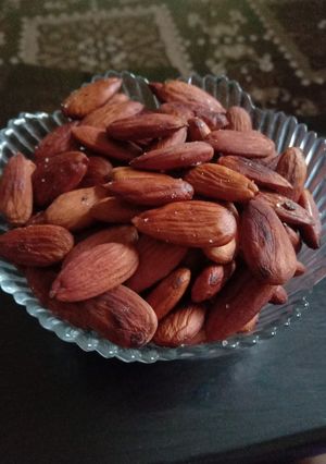 A picture of Roasted Almonds 🌰🥜.