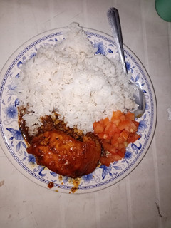 Una foto de Pollo al horno con salsa