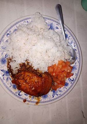Una foto de Pollo al horno con salsa