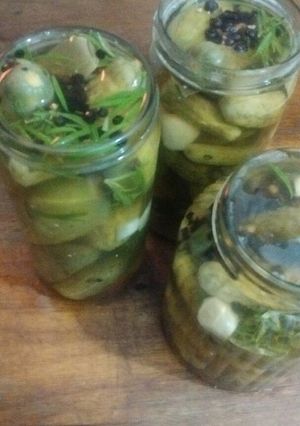 Una foto de Pepinitos en vinagre y especias