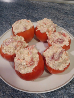 Foto principal de Tomates rellenos de ensalada de pimientos
