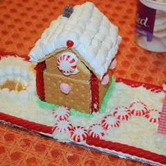 A picture of Ginger bread house .
