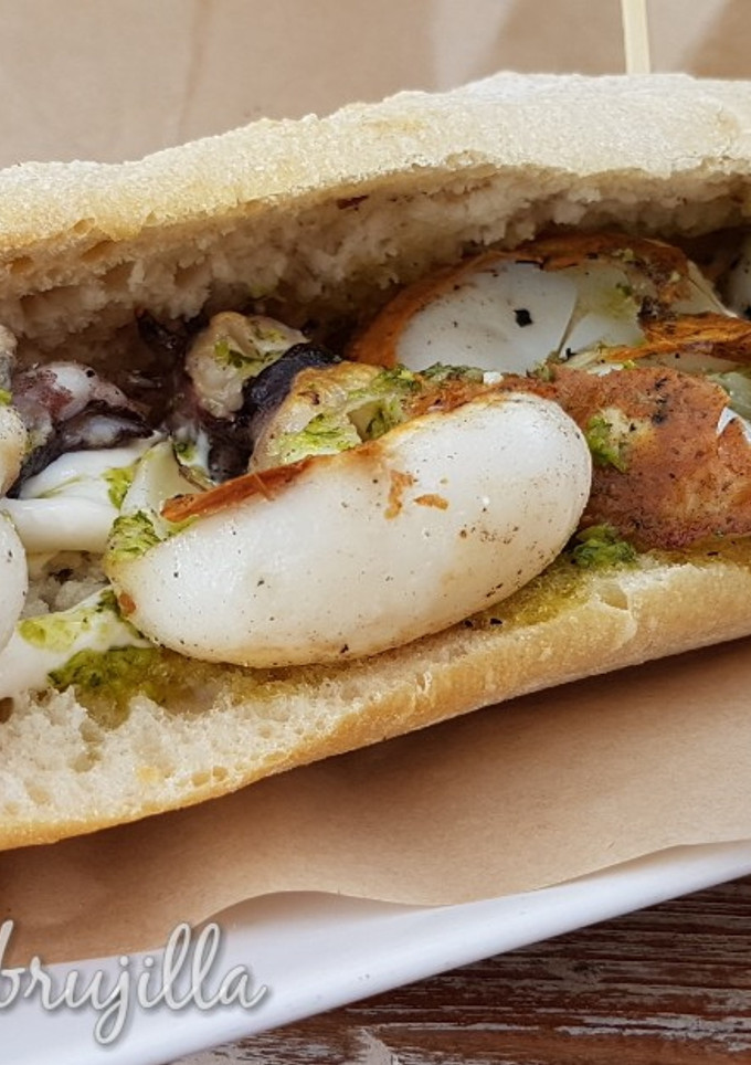 Una foto de Bocadillo de sepionet o sepietas con picadillo