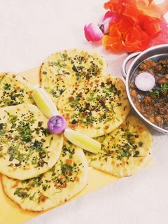 কুলচা (kulcha recipe in bengali) রেসিপির প্রধান ছবি
