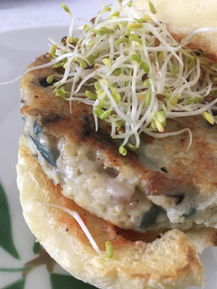 Una foto de Hamburguesas de mijo, cebolla y shiitake (sin gluten)