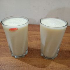A picture of Mango, Oats and Banana Smoothie.