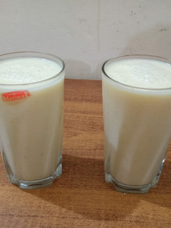 A picture of Mango, Oats and Banana Smoothie.