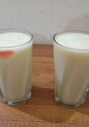 A picture of Mango, Oats and Banana Smoothie.