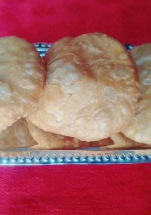 खस्ता मूंग दाल पाउडर कचौड़ी (Khasta moong dal powder kachori recipe in Hindi) रेसिपी मुख्य फोटो