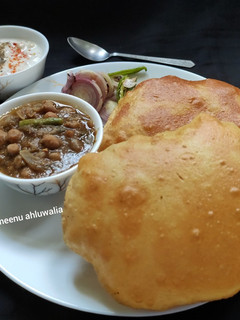 गेहूं के आटे से बने भटूरे (Gehun ke aate se bane bhature recipe in hindi) रेसिपी मुख्य फोटो