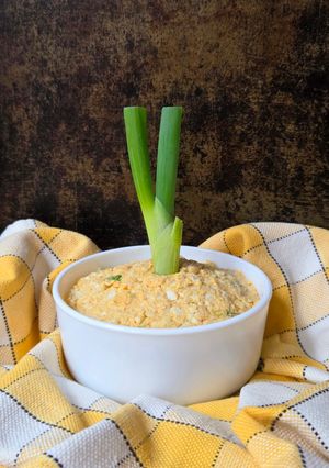 Una foto de Untable o dip o relleno para sándwich 🥪 de huevo y cebolla de verdeo 🥚 nutritivo y fácil