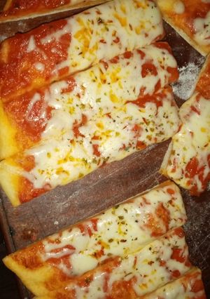 Una foto de Pizza casera con muzzarella