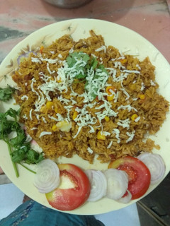 તવા પુલાવ (Tava Pulav Recipe In Gujarati) રેસીપી મુખ્ય ફોટો