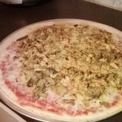 A picture of Chicken spiedie pizza.