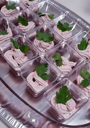 Une photo de °mousse de betterave, mascarpone framboise°