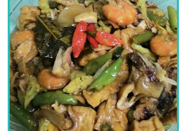 Bagaimana Membuat Tumis seafood campur Anti Gagal