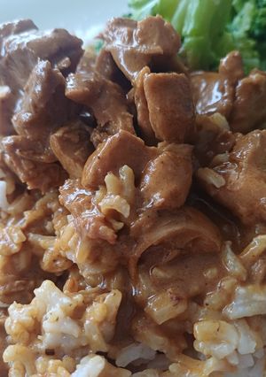 Una foto de Kulma de pollo (curry filipino)