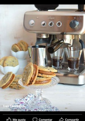 Una foto de Alfajores galletita con chips de chocolate