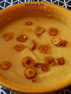 Foto de Sopa Iraniana de Lentilhas Vermelhas e Alho Frito