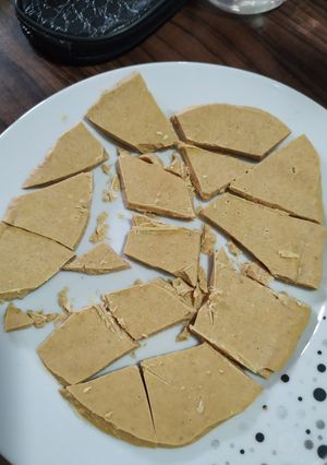 A picture of Caramac chocolate.