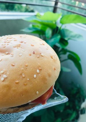 A picture of Chicken Classic burger.