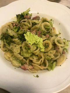 Foto di Orecchiette broccoli pancetta e pesto di gambi di broccoli