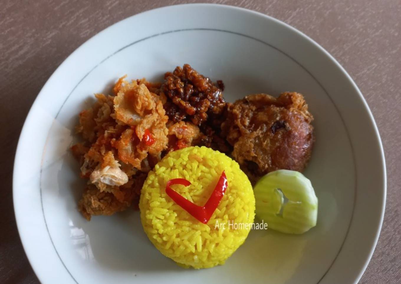 Nasi Kuning (Khas Jawa Timur)