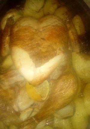 Una foto de Pollo al horno con verduras
