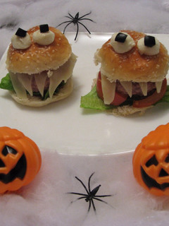 Una foto de Mini hamburguesas maléficas