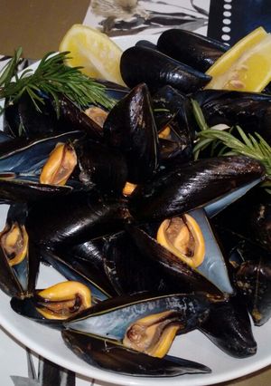 Una foto de Mejillones al romero