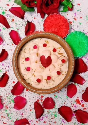 गुलाब अंगूरी रसमलाई (Gulab angoori rasmalai recipe in hindi) रेसिपी मुख्य फोटो