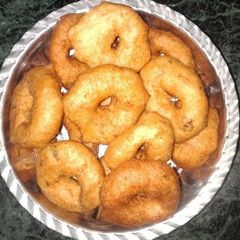 A picture of Medu vada.