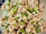 Ensaladilla tibia de merluza de pincho con guisantes naturales
