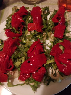 Una foto de Canapés de atún y mayonesa con pimiento del piquillo