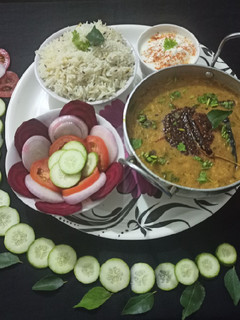 દાલ ફ્રાય વિથ જીરા રાઈસ (Daal Fry with Jeera Rice Recipe in Gujarati) રેસીપી મુખ્ય ફોટો