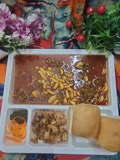 मिसल पाव रेसिपी मुख्य फोटो