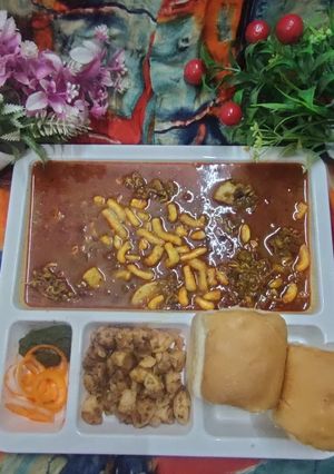 A picture of Misal Pav.
