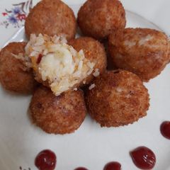 Arancini balls A picture of Arancini balls.
