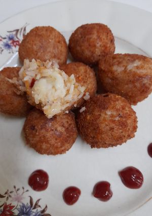 A picture of Arancini balls.