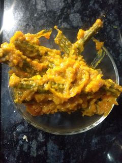સરગવા નું લોટ વાળું શાક (Saragva Besan Lot Shak Recipe In Gujarati) રેસીપી મુખ્ય ફોટો