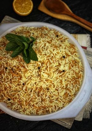 صورة لوصفة طبق الأرز المفلفل بالشعرية