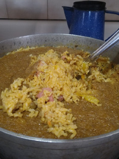 Una foto de Arroz con gandules apastelado🇵🇷
