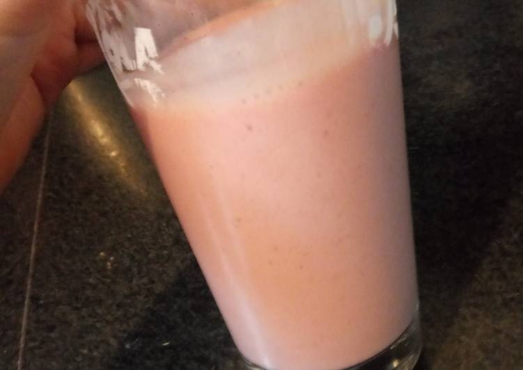 Easiest Way to Prepare Super Quick Homemade Strawberry and Banana Smoothie