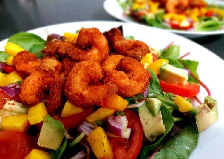 Ensalada con camarones empanizados