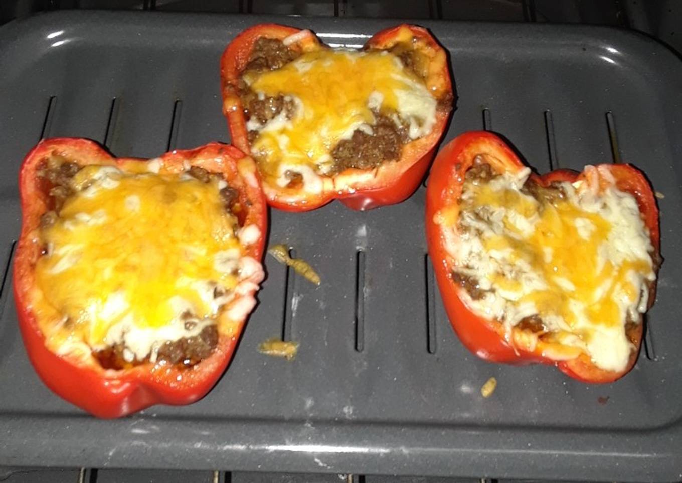 Pimiento relleno de carne molida con queso