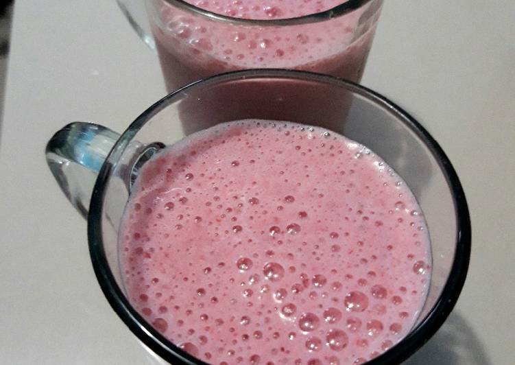 Bagaimana Menyiapkan Strawberry Banana Smoothie (cocok untuk diet) Jus Sehat, Enak Banget