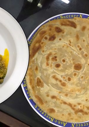 A picture of Lachay daar paratha.