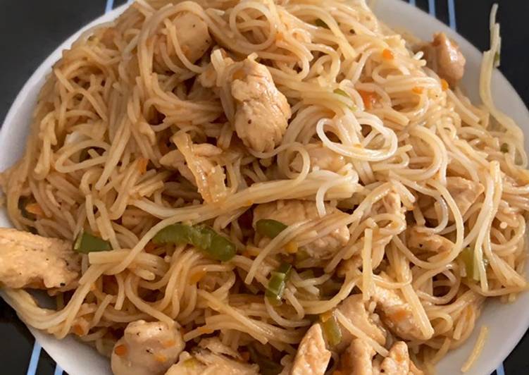 Fideos de arroz 🍛 con pollo y verdura 🤤