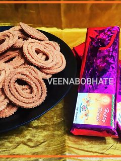 कोल्हापूरी भाजणी चकली (bhajani chakali recipe in marathi) रेसिपी चे मुख्य फोटो